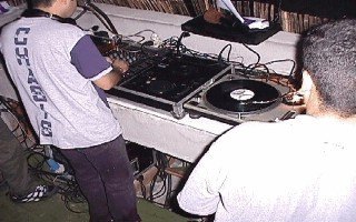 dj_juanjo-1.jpg (76695 bytes)